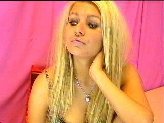 Sarka - Horny and ready for you. ;) - oral,fotzen,saft