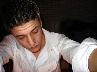 BennyBoy - Alter: 20 / Sch&uuml;tze - Alter: 188 / sportlich - Geschlecht: m&auml;nnlich - Ausrichtung: homosexuell - Haare: br&uuml;nett / kurz - Piercing: Gesicht - BH-Gr&ouml;&szlig;e:  - Hautfarbe: gebr&auml;unt - Augen: blau - Rasur: teilrasiert