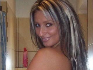 Biancax - Alter: 29 / Fische - Alter: 168 / schlank - Geschlecht: weiblich - Ausrichtung: heterosexuell - Haare: br&uuml;nett / lang - Piercing: Zunge - BH-Gr&ouml;&szlig;e: DD - Hautfarbe: gebr&auml;unt - Augen: blau - Rasur: vollrasiert