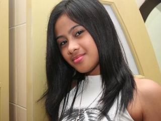 Asiangirl - Alter: 26 / Steinbock - Alter: 162 / sportlich - Geschlecht: weiblich - Ausrichtung: heterosexuell - Haare: schwarz / lang - Piercing: keins - BH-Gr&ouml;&szlig;e: B - Hautfarbe: asiatisch - Augen: braun - Rasur: vollrasiert