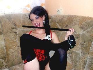 Adriana - Ich m&ouml;chte dir etwas mehr von mir zeigen! Ich bin eine sch&ouml;ne, junge und rasierte Frau, die den Sex liebt. Ich liebe Rollenspiele, leichtes S/M, besondere Stellungen, hei&szlig;e Spielzeuge - Dildo, Gurke, Banane und Flaschen. Ich benutze auch Creme, &Ouml;l und Sahne, und ich m&ouml;chte dich spri*en sehen! Bin online jeden Abend und nachts.