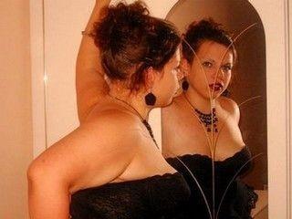 aHotGabi - Alter: 27 / Skorpion - Alter: 168 / kr&auml;ftig - Geschlecht: weiblich - Ausrichtung: bisexuell - Haare: schwarz / mittellang - Piercing: keins - BH-Gr&ouml;&szlig;e: D - Hautfarbe: weiss - Augen: gr&uuml;n - Rasur: vollrasiert