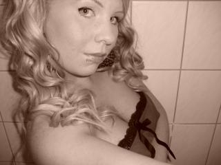 Sweet 18 - Ausgehen, Reisen, und das Lieblingshobby ist SEX. - Hallo, ich bin zwar jung, aber total nass und tabulos. Meine s&uuml;&szlig;e, enge P*ssy braucht es hart, und am liebsten hab ich es, wenn du bestimmst wo es langgeht. - Alter: 20 / Skorpion - Alter: 168 / schlank - Geschlecht: weiblich - Ausrichtung: bisexuell - Haare: blond / lang - Piercing: mehrere - BH-Gr&ouml;&szlig;e: C - Hautfarbe: weiss - Augen: gr&uuml;n - Rasur: vollrasiert