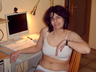 Jung und Knackig - Ich bin 29 Jahre jung und im sexuellen Leben sehr offen! Ich mag es, wenn ich mich anderen sehr freiz&uuml;gig zeigen kann. Komm einfach rein, und ich erf&uuml;lle dir deine W&uuml;nsche! Bis gleich... lG Anke.