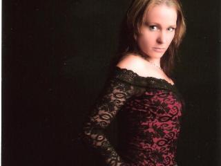 LittleAngelique - Ich bin eine 30 j&auml;hrige, junge Frau, die in ihrem Leben schon viele H&ouml;hen und Tiefen durchgemacht hat und sich nun endlich von allen Zw&auml;ngen befreit - und sich auch auf sexueller Ebene austoben m&ouml;chte.

Ich bin lieb und dennoch ein verdorbener Teufel!

F&uuml;r mich spielt die Erotik genauso eine wichtige Rolle, wie das Spontane und Anz&uuml;gliche.