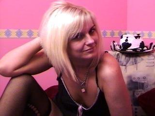 sexyLeona - Ich liebe langen und guten Sex. Bin eine romantische, junge Frau. Ich mag blasen und dann alles schlucken, das ist sehr geil und hart f&uuml;r mich.