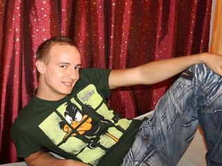 LuckyLuke09 - Ich mache eine hei&szlig;e Show f&uuml;r sie. Ich mag es, wenn mir jemand zusieht, das sind f&uuml;r mich spannende Momente, ich gebe alles, wovon man tr&auml;umt. Bis bald!