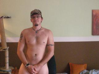 27 & geil - Ich chatte gerne, darum wollt ich so was mal ausprobieren. Zeige mich gerne nackt vor der Kamara und bin f&uuml;r fast alles offen. Stehe auf alle Frauen und m&ouml;chte sie auch befriedigen. Kommt in meine Show, und ihr werdet sehen, was passiert. :)