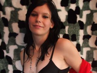 SquirtingJenny - Ich bin ein s&uuml;&szlig;es M&auml;del! Ich habe ein sch&ouml;nes L&auml;cheln, sch&ouml;ne Lippen, gro&szlig;e Br&uuml;ste und sch&ouml;ne, lange Beine. Ich mag es sehr mit mir selbst zu spielen! Komm, und lass uns unsere W&uuml;nsche gemeinsam ausleben! Komm - und genie&szlig;e!
