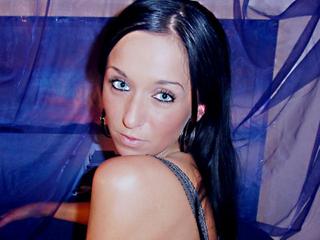 SexyJolien - Alter: 28 / Krebs - Alter: 165 / normal - Geschlecht: weiblich - Ausrichtung: heterosexuell - Haare: schwarz / lang - Piercing: keins - BH-Gr&ouml;&szlig;e: A - Hautfarbe: weiss - Augen: blau - Rasur: vollrasiert