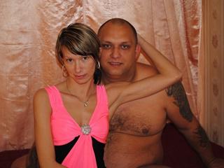 SexySintia - Alter: 25 / Wassermann - Alter:  / schlank - Geschlecht: Paar - Ausrichtung: bisexuell - Haare:  / mittellang - Piercing: mehrere - BH-Gr&ouml;&szlig;e:  - Hautfarbe: weiss - Augen: gr&uuml;n - Rasur: vollrasiert