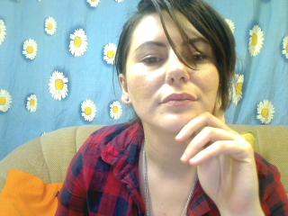 Louise23 - Alter: 27 / Zwilling - Alter: 172 / normal - Geschlecht: weiblich - Ausrichtung: heterosexuell - Haare: br&uuml;nett / lang - Piercing: Brustwarze - BH-Gr&ouml;&szlig;e: DD - Hautfarbe: weiss - Augen: gr&uuml;n - Rasur: teilrasiert