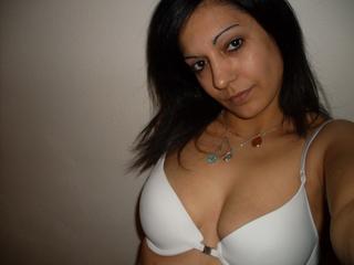 Hot Elektra 2010 - Alter: 29 / Sch&uuml;tze - Alter: 160 / normal - Geschlecht: weiblich - Ausrichtung: heterosexuell - Haare: schwarz / mittellang - Piercing: Gesicht - BH-Gr&ouml;&szlig;e: B - Hautfarbe: gebr&auml;unt - Augen: braun - Rasur: vollrasiert