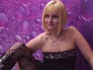 sexyLeona - Alter: 29 / Stier - Alter: 170 / schlank - Geschlecht: weiblich - Ausrichtung: bisexuell - Haare: blond / kurz - Piercing: keins - BH-Gr&ouml;&szlig;e: A - Hautfarbe: weiss - Augen: blau - Rasur: vollrasiert