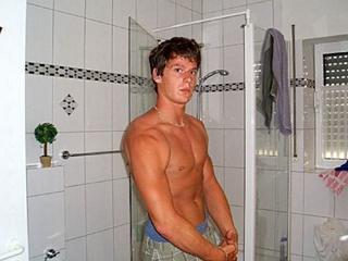 Boyy25 macht alles - Alter: 23 / Waage - Alter: 187 / sportlich - Geschlecht: m&auml;nnlich - Ausrichtung: heterosexuell - Haare: braun / mittellang - Piercing: keins - BH-Gr&ouml;&szlig;e:  - Hautfarbe: weiss - Augen: braun - Rasur: teilrasiert