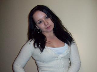 AngelaLive - Hallo, mein Name ist Angela, und ich bin 20 Jahre alt. Ich bin immer geil. F&uuml;hl dich frei, komm in meine Show, und wir werden super Spa&szlig; haben!