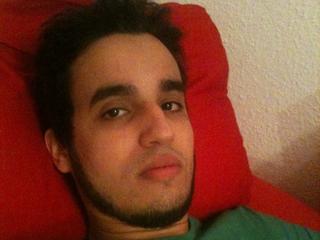 Snake - Alter: 22 / Jungfrau - Alter: 189 / sportlich - Geschlecht: m&auml;nnlich - Ausrichtung: bisexuell - Haare: schwarz / kurz - Piercing: keins - BH-Gr&ouml;&szlig;e:  - Hautfarbe: gebr&auml;unt - Augen: schwarz - Rasur: vollrasiert