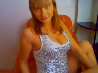 igaaaaaaaa - Alter: 24 / L&ouml;we - Alter: 170 / normal - Geschlecht: weiblich - Ausrichtung: heterosexuell - Haare: blond / lang - Piercing: Brustwarze - BH-Gr&ouml;&szlig;e: B - Hautfarbe: weiss - Augen: braun - Rasur: nicht rasiert