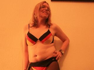 Ts-Lena - Alter: 39 / L&ouml;we - Alter: 178 / schlank - Geschlecht: transsexuell - Ausrichtung: transsexuell - Haare: blond / lang - Piercing: keins - BH-Gr&ouml;&szlig;e:  - Hautfarbe: weiss - Augen: blau - Rasur: vollrasiert