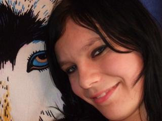SquirtingJenny - Alter: 20 / Sch&uuml;tze - Alter: 170 / sportlich - Geschlecht: weiblich - Ausrichtung: bisexuell - Haare: schwarz / lang - Piercing: keins - BH-Gr&ouml;&szlig;e: C - Hautfarbe: weiss - Augen: blau - Rasur: vollrasiert