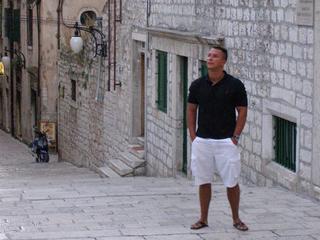Krzysztof - Ich mag neue Leute kennenlernen, ich bin ein offener Mensch und f&uuml;r alle Vorschl&auml;ge und f&uuml;r neue Herausforderungen zu haben.

Ich mag besonders  Menschen, die extreme Eindr&uuml;cke suchen, ich habe viel zu bieten.