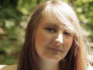 Prima - Alter: 22 / Krebs - Alter: 165 / normal - Geschlecht: weiblich - Ausrichtung: heterosexuell - Haare: braun / mittellang - Piercing: keins - BH-Gr&ouml;&szlig;e: D - Hautfarbe: weiss - Augen: braun - Rasur: vollrasiert
