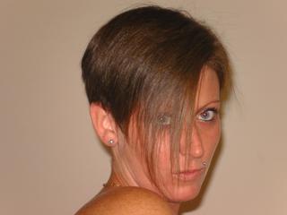 ClaraSexyxxx - Alter: 27 / Waage - Alter: 170 / schlank - Geschlecht: weiblich - Ausrichtung: bisexuell - Haare: braun / kurz - Piercing: Gesicht - BH-Gr&ouml;&szlig;e: C - Hautfarbe: weiss - Augen: blau - Rasur: vollrasiert