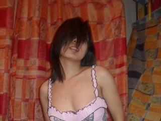 Asiamaus - Alter: 25 / Skorpion - Alter: 150 / schlank - Geschlecht: weiblich - Ausrichtung: heterosexuell - Haare: schwarz / lang - Piercing: Bauchnabel - BH-Gr&ouml;&szlig;e: A - Hautfarbe: asiatisch - Augen: schwarz - Rasur: teilrasiert