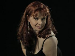 LadyJulia - Komm rein, und lass dich von mir verwöhnen! - lecken,nachbarin,muschi
