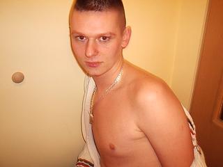 HotBoyCam - Ich bin sehr geil auf Sie, kommen Sie zu mir, und Sie werden sehen, was ich alles tun kann. Ich bin 23 Jahre, habe braune Augen, und mit Ihren Phantasien wird es hei&szlig; werden.
