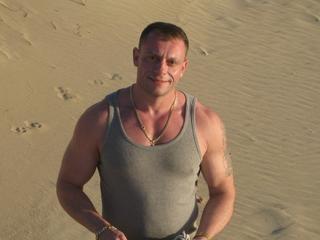 Martin-NRW - Hallo, in meiner Show bekommst Du mich. Ich mag es dom/devot. Ich bin garantiert tabulos und versaut. Gef&auml;llt Dir das auch? Dann k&ouml;nnen wir uns evtl. bei einem Livedate treffen!?