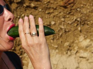 verpisstesLuder - Alter: 47 / Stier - Alter: 168 / normal - Geschlecht: weiblich - Ausrichtung: bisexuell - Haare: blond / mittellang - Piercing: keins - BH-Gr&ouml;&szlig;e: B - Hautfarbe: gebr&auml;unt - Augen: gr&uuml;n - Rasur: teilrasiert