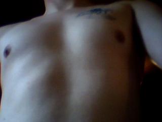 darki23 - Alter: 23 / Steinbock - Alter: 180 / normal - Geschlecht: m&auml;nnlich - Ausrichtung: bisexuell - Haare: blond / kurz - Piercing: keins - BH-Gr&ouml;&szlig;e:  - Hautfarbe: weiss - Augen: blau - Rasur: teilrasiert