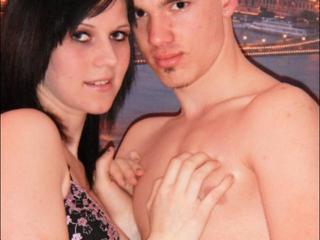 YoungCouple19 - Alter: 20 / Steinbock - Alter:  / schlank - Geschlecht: Paar - Ausrichtung: bisexuell - Haare:  / lang - Piercing: keins - BH-Gr&ouml;&szlig;e:  - Hautfarbe: weiss - Augen: gr&uuml;n - Rasur: vollrasiert