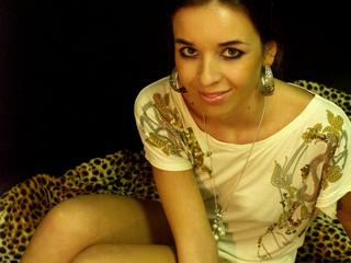 Naira - Suche einen Mann, oder ein Paar - f&uuml;r geile Abenteuer! Komm zu mir, und schau dir meine sexy Titten an.