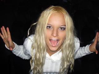 LaFortuna - Alter: 25 / Stier - Alter: 170 / sportlich - Geschlecht: weiblich - Ausrichtung: bisexuell - Haare: blond / lang - Piercing: keins - BH-Gr&ouml;&szlig;e: B - Hautfarbe: weiss - Augen: gr&uuml;n - Rasur: teilrasiert