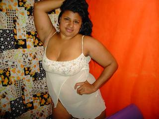 NATAXTA - Alter: 27 / L&ouml;we - Alter: 168 / mollig - Geschlecht: weiblich - Ausrichtung: bisexuell - Haare: schwarz / lang - Piercing: keins - BH-Gr&ouml;&szlig;e: D - Hautfarbe: latina - Augen: braun - Rasur: vollrasiert