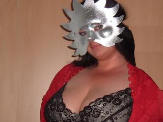 GeileCharlyn - Sex, Schwimmen, Sauna und Feiern. - Hi, ich bin Charlyn und stehe auf geilen Sex. Ich bin sehr experimentierfreudig und mag SM- und Fetischsex. Ich bin Switcher, also gerne dominant, aber auch devot. Komm zu mir, und lass uns gemeinsam Spa&szlig; haben. - Alter: 32 / Fische - Alter: 166 / mollig - Geschlecht: weiblich - Ausrichtung: bisexuell - Haare: schwarz / sehr lang - Piercing: keins - BH-Gr&ouml;&szlig;e: C - Hautfarbe: gebr&auml;unt - Augen: gr&uuml;n - Rasur: vollrasiert