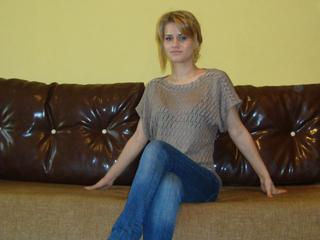 LovelySarah - Ich bin jung, 25 Jahre alt, habe nat&uuml;rlich blonde Haare, braune Augen und ein sch&ouml;nes L&auml;cheln. Ich mag sehr gern Sport, besonders Tanzen. Ich kann es kaum erwarten mit dir zu schreiben. Komm, und entdecke mich!