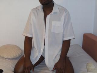 Black-Master - Alter: 30 / Stier - Alter: 183 / sportlich - Geschlecht: m&auml;nnlich - Ausrichtung: bisexuell - Haare: schwarz / sehr kurz - Piercing: keins - BH-Gr&ouml;&szlig;e:  - Hautfarbe: schwarz - Augen: braun - Rasur: vollrasiert