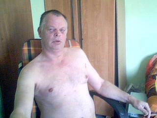kalle nackt - Ich bin nackt. Ich sch&uuml;ttel mir einen. Nicht immer, aber &ouml;fters. Manchmal schiebe ich mir einen Dildo

in meinen After, ab und zu auch drei kleinere auf einmal.