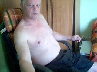 kalle nackt - Alter: 54 / Wassermann - Alter: 183 / normal - Geschlecht: m&auml;nnlich - Ausrichtung: heterosexuell - Haare: blond / sehr kurz - Piercing: keins - BH-Gr&ouml;&szlig;e:  - Hautfarbe: weiss - Augen: gr&uuml;n - Rasur: vollrasiert