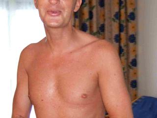 camboy4you - Lass mich dein devoter Sex-Sklave sein, und sag mir wozu du Lust hast - oder schaue einfach nur zu. Mache alles mit und werde deine W&uuml;nsche erf&uuml;llen. Also komm rein, und lass uns Spass zusammen haben!