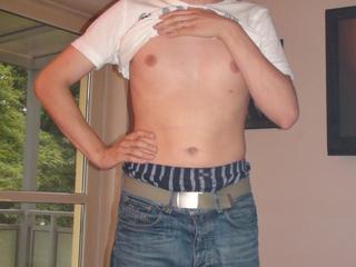Chris-Chris - Alter: 19 / Jungfrau - Alter: 178 / normal - Geschlecht: m&auml;nnlich - Ausrichtung: bisexuell - Haare: braun / kurz - Piercing: keins - BH-Gr&ouml;&szlig;e:  - Hautfarbe: weiss - Augen: braun - Rasur: vollrasiert