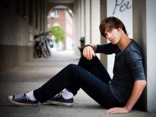 kinogaenger - Alter: 38 / Steinbock - Alter: 181 / normal - Geschlecht: m&auml;nnlich - Ausrichtung: bisexuell - Haare: braun / mittellang - Piercing: keins - BH-Gr&ouml;&szlig;e:  - Hautfarbe: weiss - Augen: braun - Rasur: teilrasiert