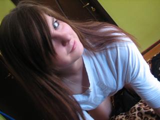 SexyLaguna - Alter: 19 / Waage - Alter: 170 / schlank - Geschlecht: weiblich - Ausrichtung: heterosexuell - Haare: br&uuml;nett / lang - Piercing: Intimpiercing - BH-Gr&ouml;&szlig;e: C - Hautfarbe: gebr&auml;unt - Augen: blau - Rasur: vollrasiert