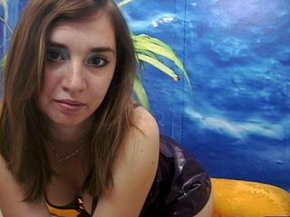 geileCortney - Beim Sex habe ich fast alles gerne, oral, anal und auch reiten. Ich kann dominant sein, aber auch passiv. Ich mache kein PIPI und so, aber ausser diesen Sachen liebe ich alles. Ich trage sehr gerne sch&ouml;ne, erotische Unterw&auml;sche. 