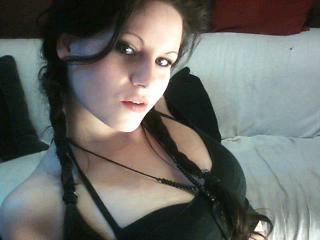 SweetSelina - Hallo, mein S&uuml;sser! Ich bin Dein scharfes Sexk&auml;tzchen Selina, und ich stehe auf M&auml;nner, die ganz genau wissen was sie wollen! Meinen s&uuml;ndigen K&ouml;rper halte ich vor allem mit Tanzen und reichlich Matratzensport fit! Wenn es um Sex geht, kenne ich so gut wie keine Grenzen und gebe mich tabulos und freiz&uuml;gig, auch den wildesten Spielarten der Leidenschaft hin! Dabei lasse ich mich auch gerne von Deinen erotischen Phantasien inspirieren und freue mich schon darauf mit Dir gemeinsam  L I V E  im Chat  neue Wege der Lust zu beschreiten! 