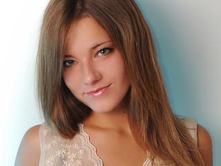 NicoleCute - Alter: 25 / Sch&uuml;tze - Alter: 178 / schlank - Geschlecht: weiblich - Ausrichtung: bisexuell - Haare: blond / sehr lang - Piercing: keins - BH-Gr&ouml;&szlig;e: B - Hautfarbe: weiss - Augen: blau - Rasur: vollrasiert