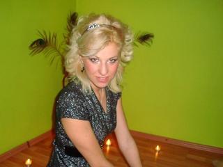 Yssabell - Trips, music, dancing and sport. - Come into my room and have a great time now! I am a: sweet, cute and intelligent chick. Are you ready for me now? - Alter: 21 / Waage - Alter: 181 / sportlich - Geschlecht: weiblich - Ausrichtung: heterosexuell - Haare: blond / mittellang - Piercing: keins - BH-Gr&ouml;&szlig;e: C - Hautfarbe: weiss - Augen: gr&uuml;n - Rasur: vollrasiert